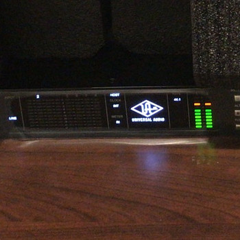 Universal Audio Apollo 8 QUAD 18x24 Thunderbolt 2 Audio Int