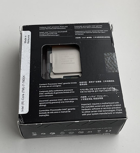 Intel Core i7-7800X X-series (8.25M Cache, up to 4.30 GHz) (3 фото из 3)
