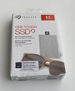 Seagate One Touch SSD 1TB, USB 3.0 White/Black (3 фото из 4)