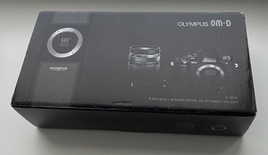 Olympus OM-D E-M10 + 14-150mm II Kit, silver/black (1 foto / 2)