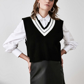 Naiste kootud vest
