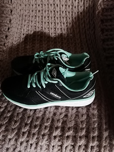 Кроссовки 40 umbro женские (2 фото из 3)