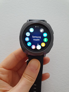 Samsung Gear Sport 42mm Black + rose gold belt (1 foto / 9)