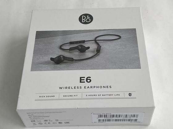 Bang & Olufsen BeoPlay E6 Black/Sand
