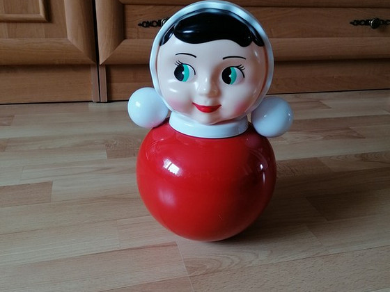 Kellukestega nukk, kõlab liikumisel