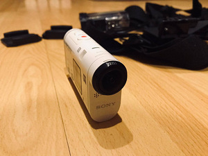 Продам приключенческую камеру Sony FDR-X1000V (2 фото из 5)