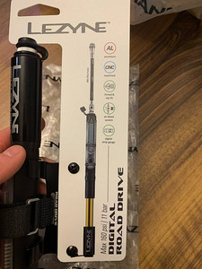Велосипедный насос LEZYNE DIGITAL ROAD DRIVE (3 фото из 3)