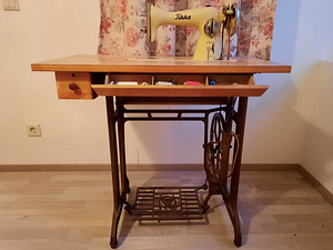 Tikkakoski ( Tikka) õmblusmasin alusega (1 foto / 5)