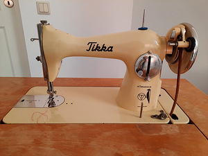 Tikkakoski ( Tikka) õmblusmasin alusega (3 foto / 5)