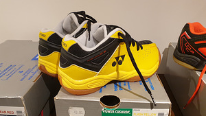Laste jalanõud / sulgpallinõud Yonex (2 foto / 3)