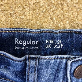 Teksad tüdrukule