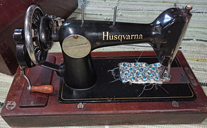 Швейная машина Husqvarna CB-N (3 фото из 3)