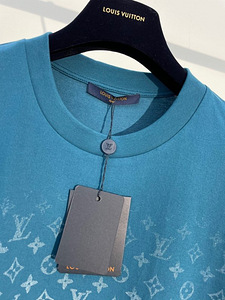 LV t-shirt original quality (4 foto / 7)