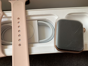 Apple watch 44mm новый комплект гарантия (2 фото из 3)