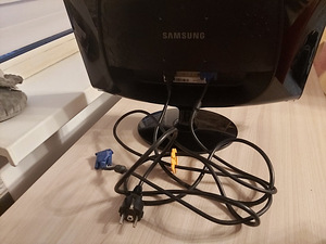 Monitor (4 foto / 4)