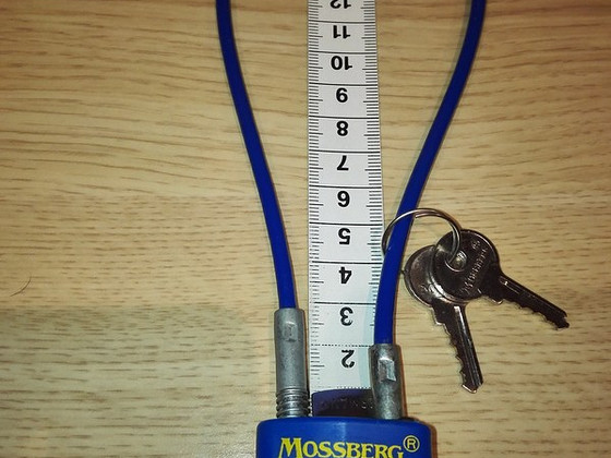 Замок Mossberg с тросом для блокировки оружия.