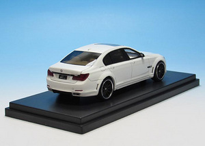 BMW 750 F01 1:43 (3 foto / 3)