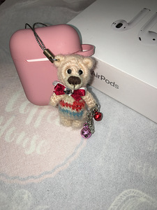 AirPodsi kõrvaklappide ümbris (4 foto / 8)