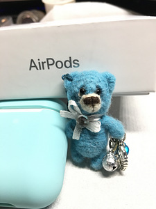 AirPodsi kõrvaklappide ümbris (6 foto / 8)