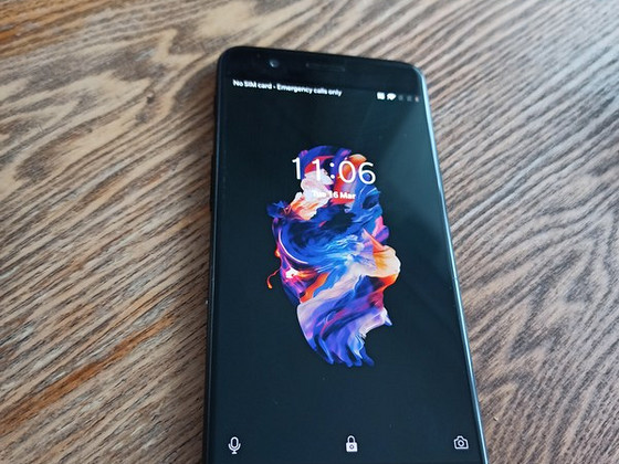 OnePlus 5 128 ГБ (черный)