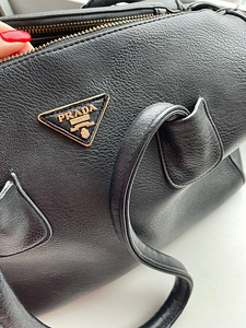 Сумка Prada (2 фото из 3)