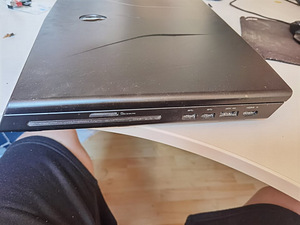 Alienware M17x (3 foto / 9)