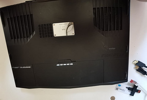 Alienware M17x (5 foto / 9)