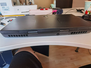 Alienware M17x (6 foto / 9)