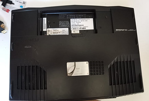 Alienware M17x (7 foto / 9)