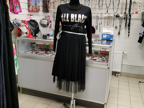 Чёрное модное платье