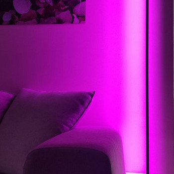 RGB nurgavalgusti