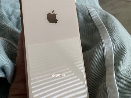 Продам iPhone 8, розовое золото 64 гб