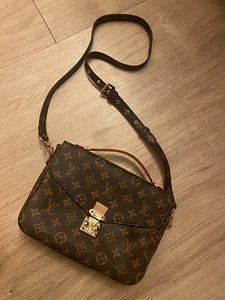 Сумка Louis Vuitton (1 фото из 3)