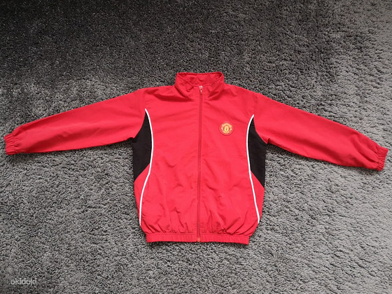 Тонкая куртка Manchester United