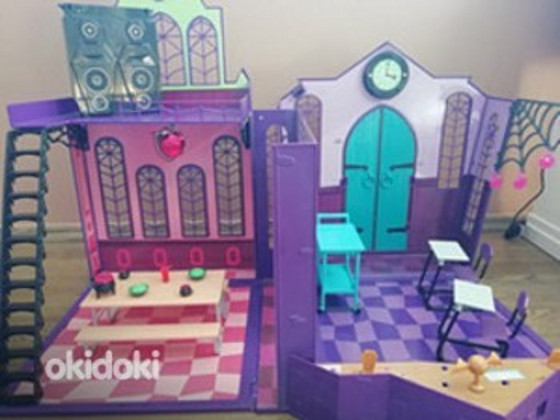 Школа Monster High