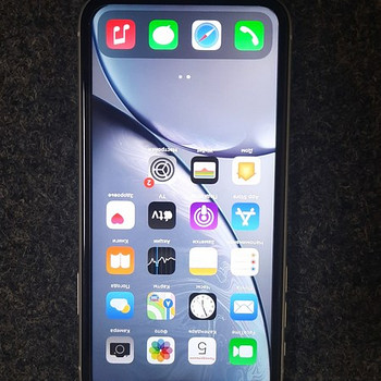 iPhone xr 124