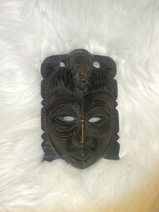 Aafrikast pärit mask täispuidust (1 foto / 2)