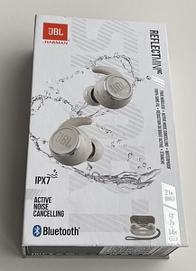 JBL Reflect Mini NC Black / White / Blue (4 фото из 9)