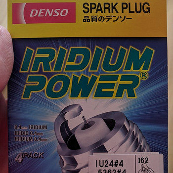 8 свечей зажигания Denso IU24