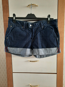 Джинсовые шорты levi's (1 фото из 2)
