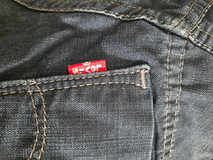 Джинсовые шорты levi's (2 фото из 2)