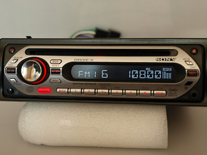 Sony CDX-GT200s AUX (2 foto / 3)