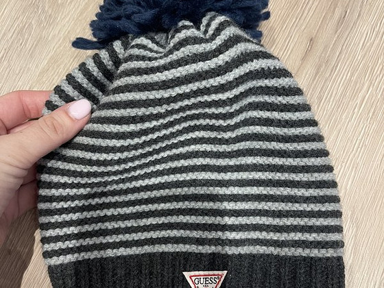 Шапка guess