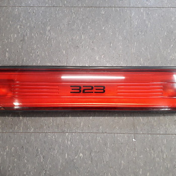 Панель задних фонарей MAZDA 323 Saloon BG