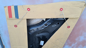 Toyota Yaris 2006 - 2009 капот (2 фото из 4)