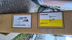 Toyota Yaris 2006 - 2009 капот (3 фото из 4)