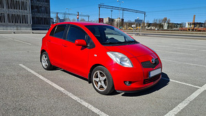 Toyota Yaris 2006 - 2009 капот (4 фото из 4)