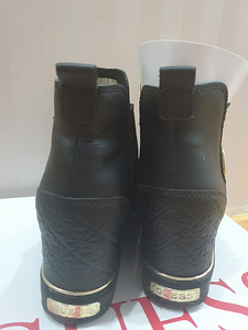 Guess Ботинки на платформе 39 (3 фото из 3)