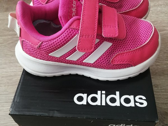 Adidase tossud suurus 24