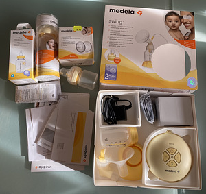 Medela электрический молокотсос, новые бутылочки и накладки (1 фото из 3)